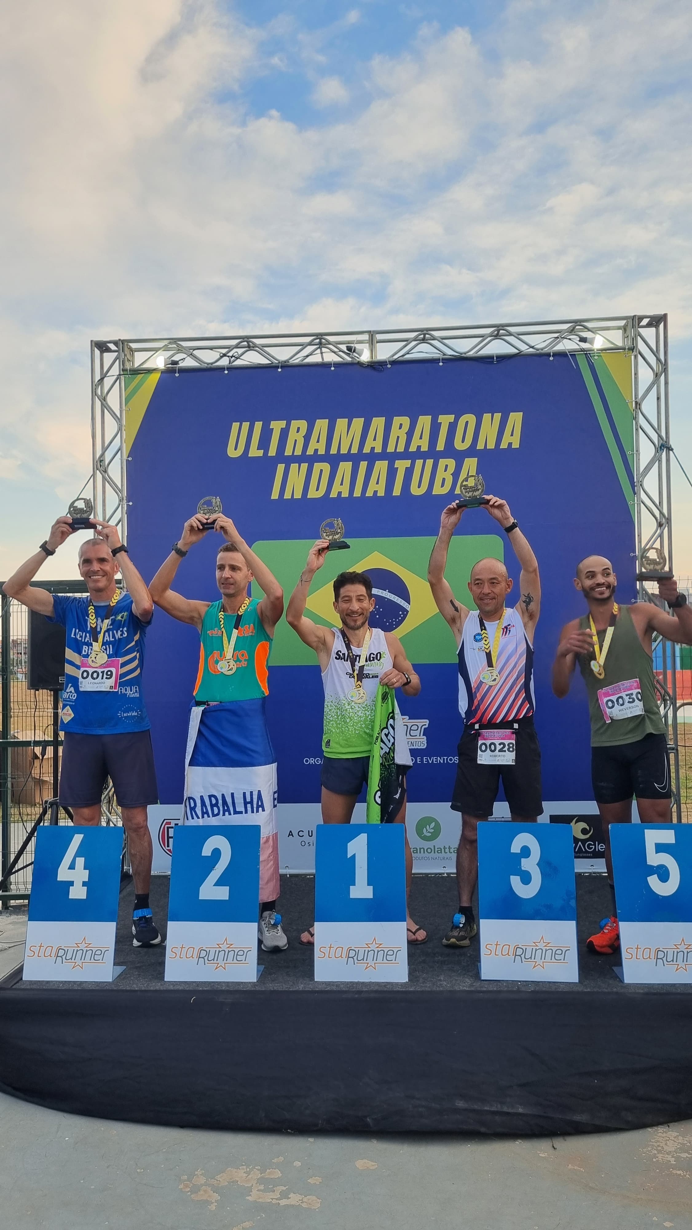 Léo no pódio da ultramaratona de Indaiatuba